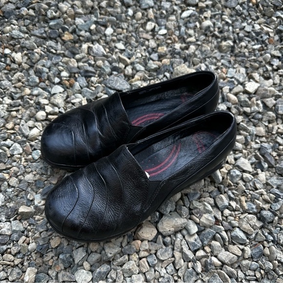 Dansko Wedge Casual Clogs Black Leather Upper Size 38, 7.5-8 US Women’s - Picture 2 of 11